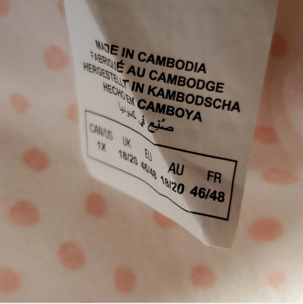 Polka dot elasticized neckline blouse loose flowy fit - Picture 4 of 4